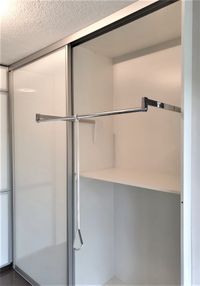 schrank-mit-kleiderlift-03